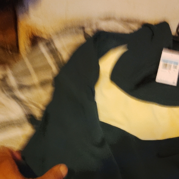 Nike Men's Green and Cream Sweater - Picture 3 of 6